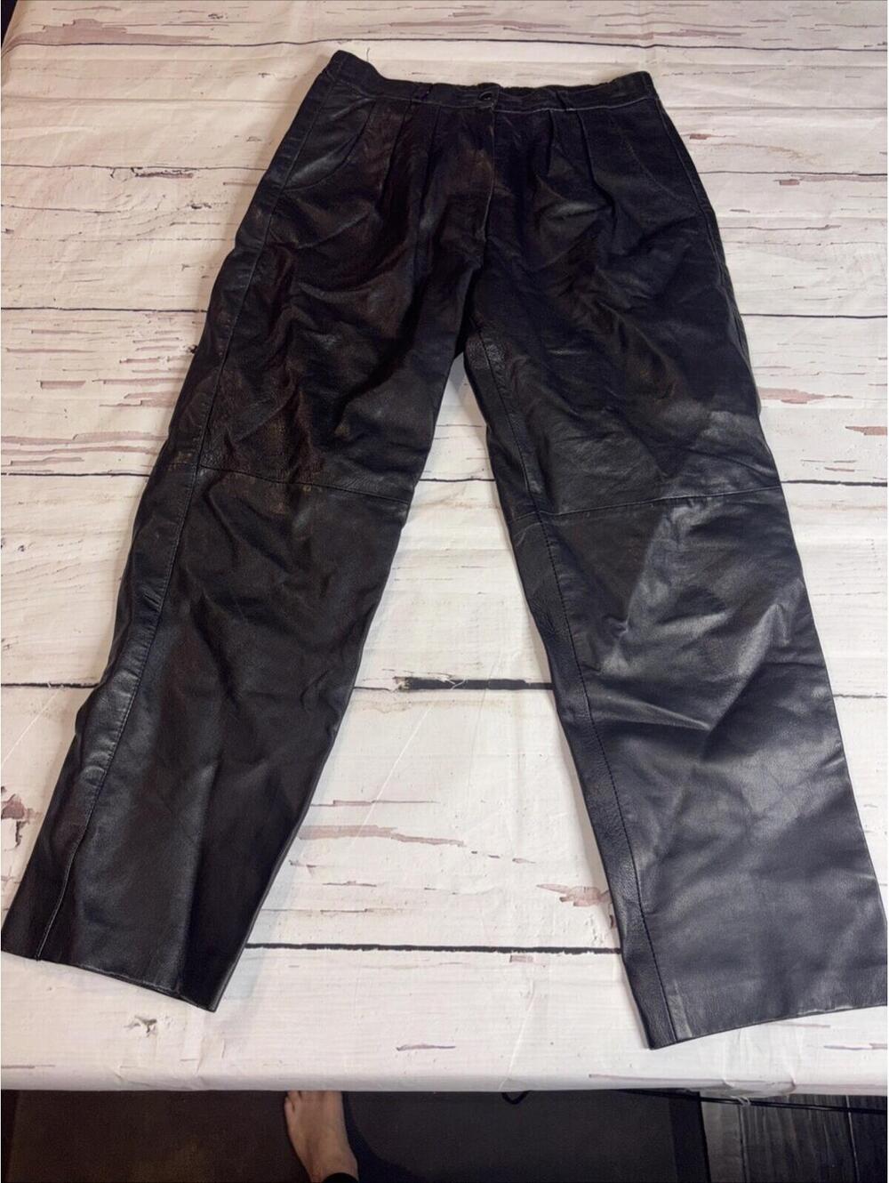 Vintage Pleated High Waisted Black Leather Pants Medium Women’s (J3)
